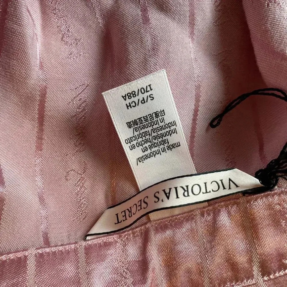 Victoria’s Secret Logo Button Up Blouse Size S - Picture 3 of 5